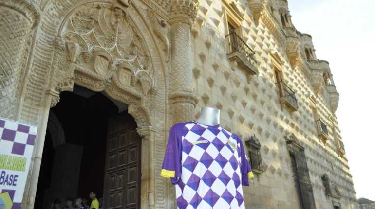 Nueva Camiseta del Atlético Guadalajara, inspirada en el Palacio del Infantado.